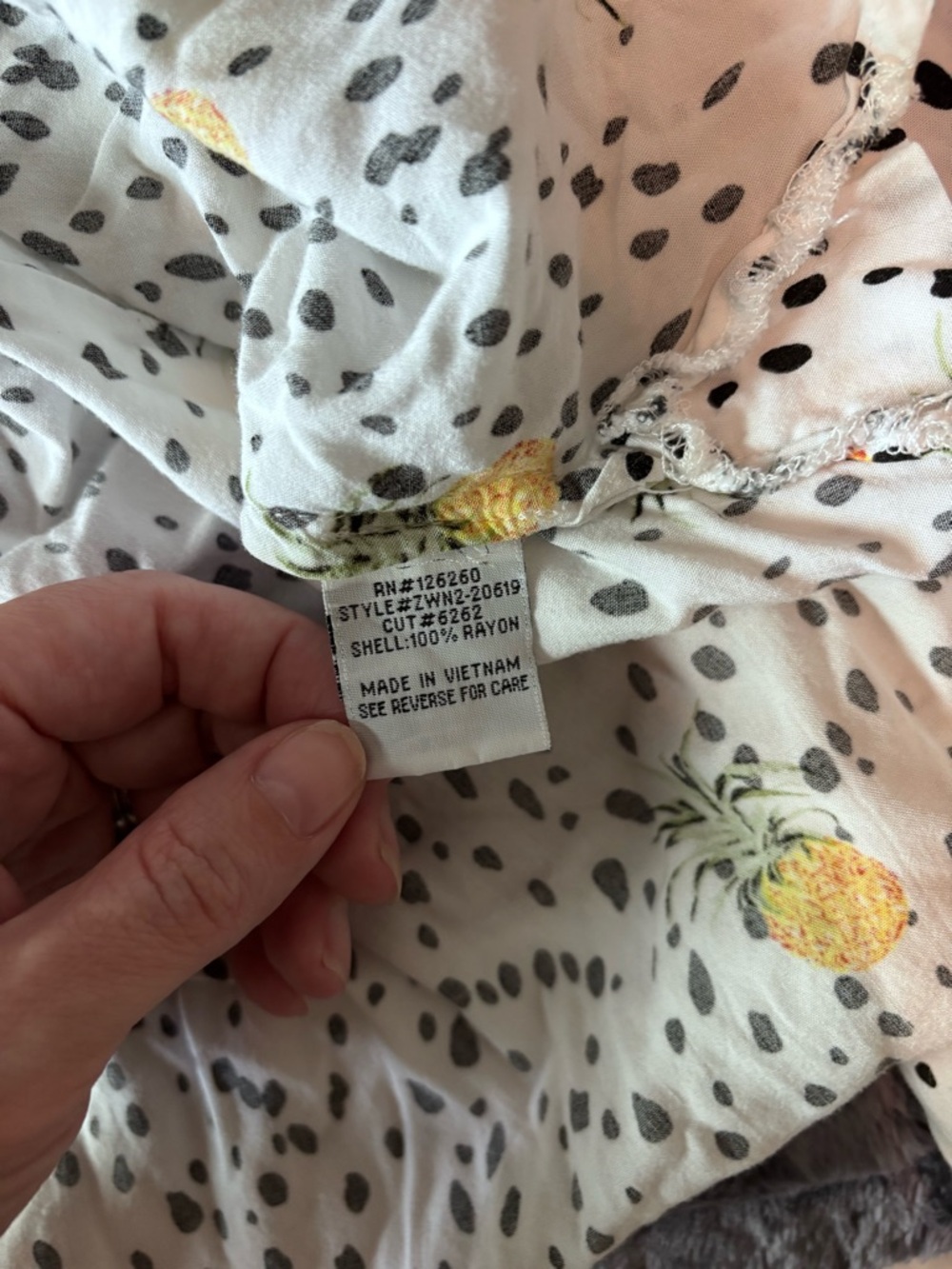 Velvet Heart White Button-Down Shirt with Yellow Pineapple Print Size Medium - Picture 7 of 10